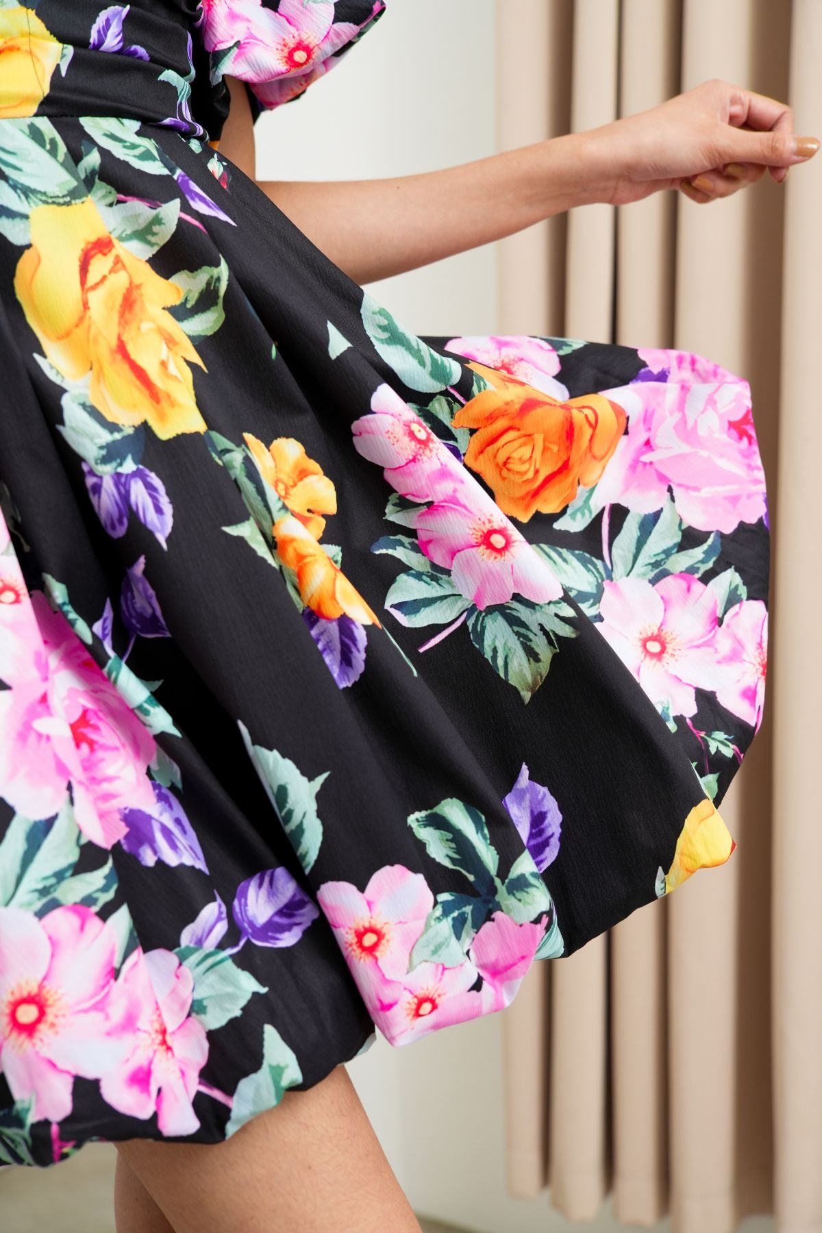 ANYA Pleated Puff-Sleeve Floral Dress (Black)