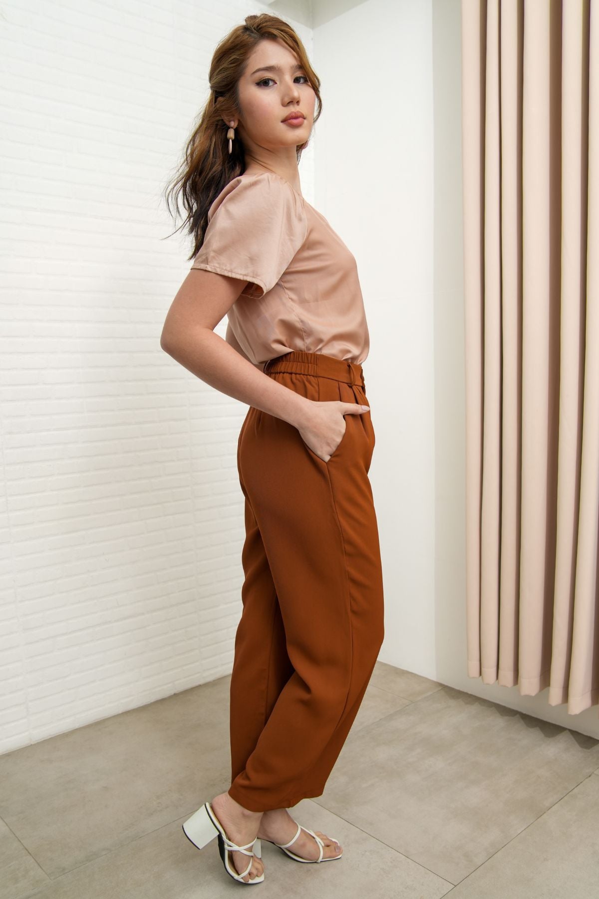 HARVEY High-Waist Tailored Straight Leg Trousers (Russet Brown)
