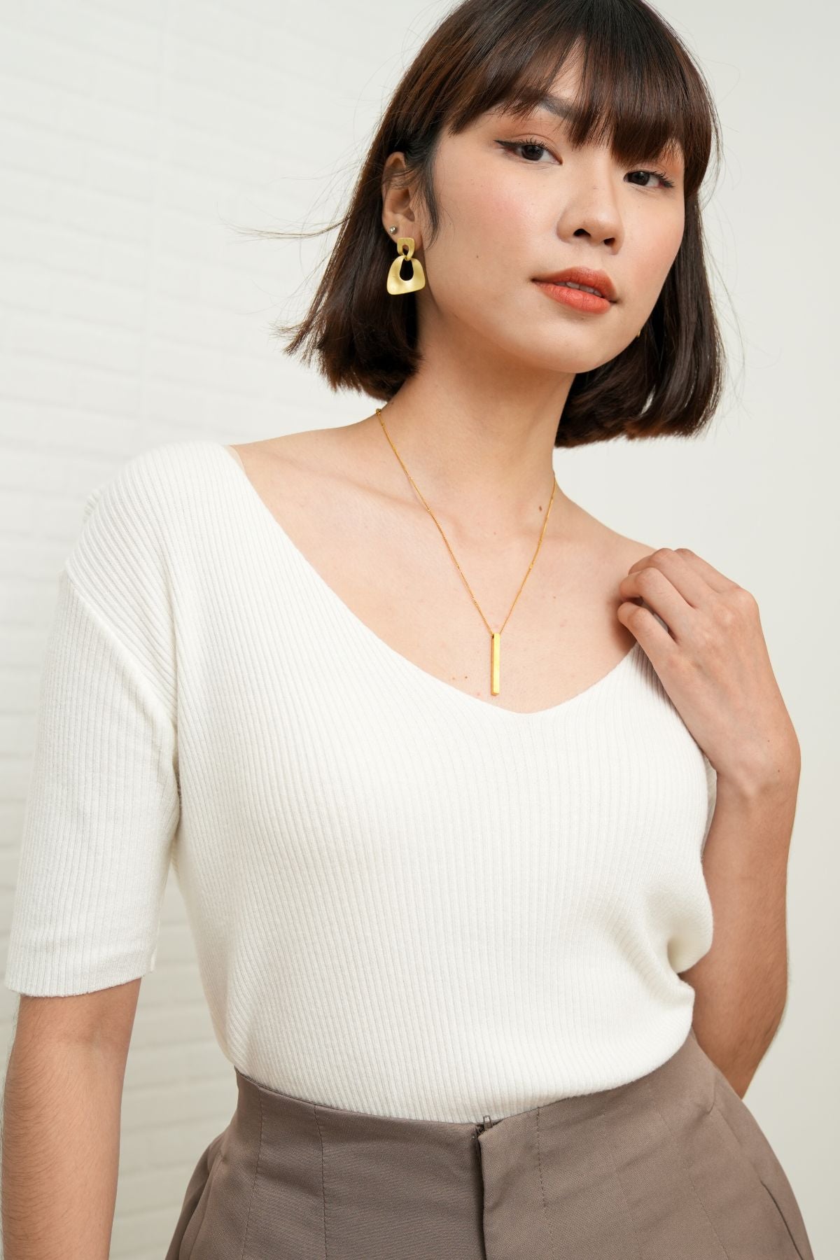 VEDA V-Neck Rib-Knit Top (White)