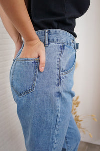REGINA High-Waist Mom Jeans