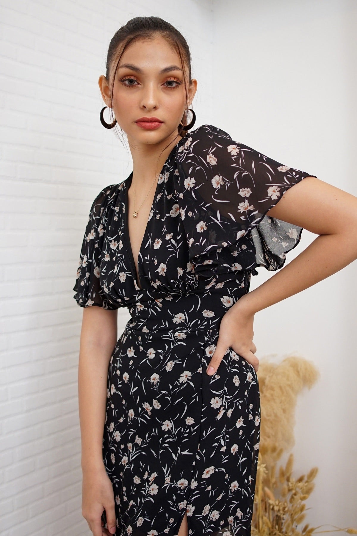EVERLY Flutter-Sleeve Chiffon Dress (Black)