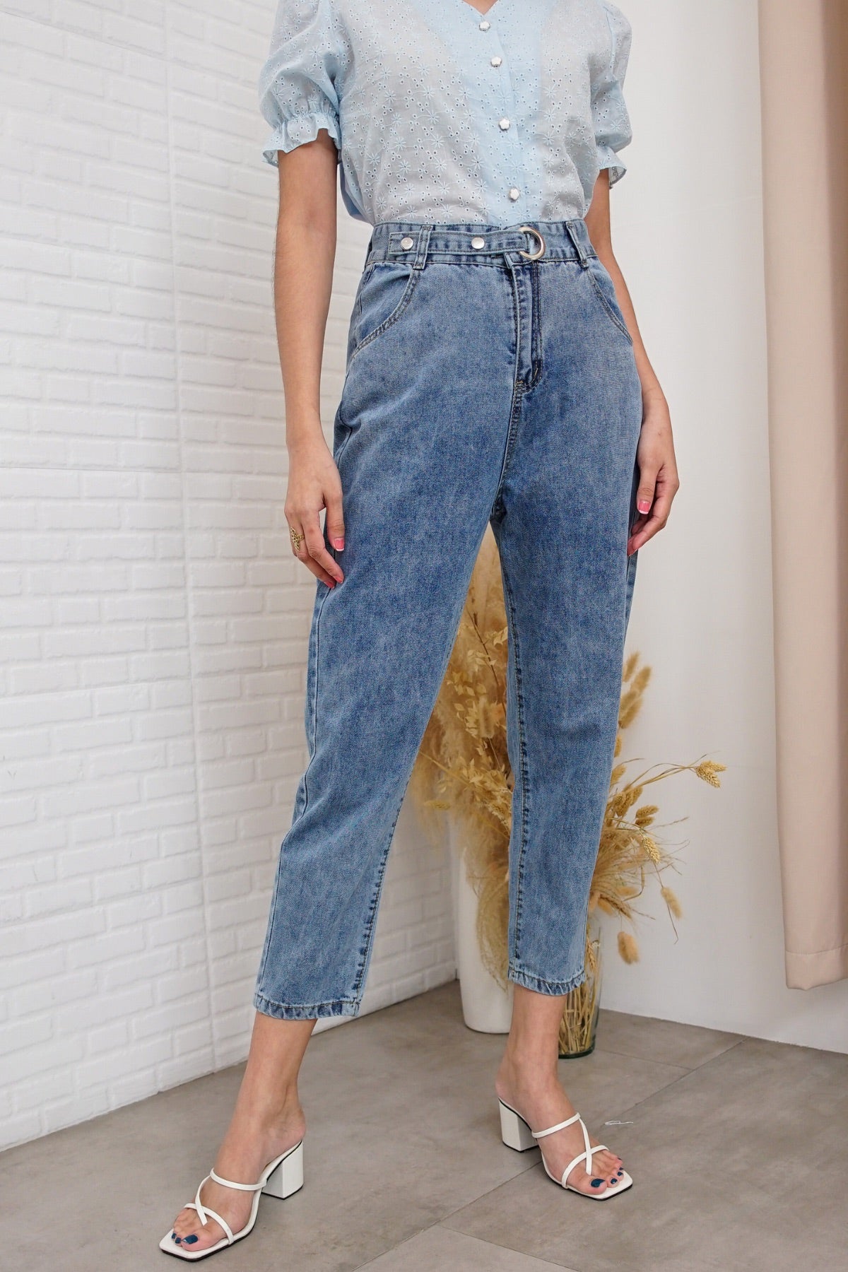 REGINA High-Waist Mom Jeans
