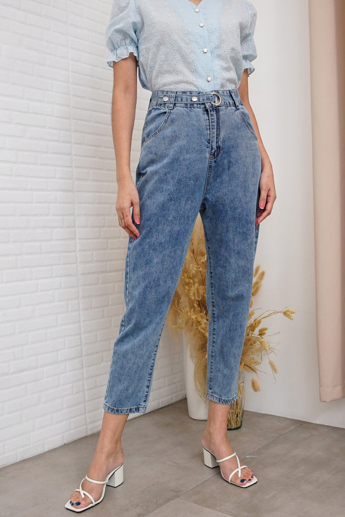 REGINA High-Waist Mom Jeans
