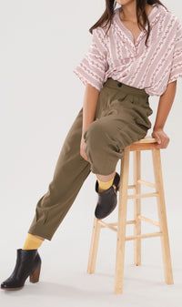 EZRA High-Waisted Pleated Tailored Trousers (Olive Brown)