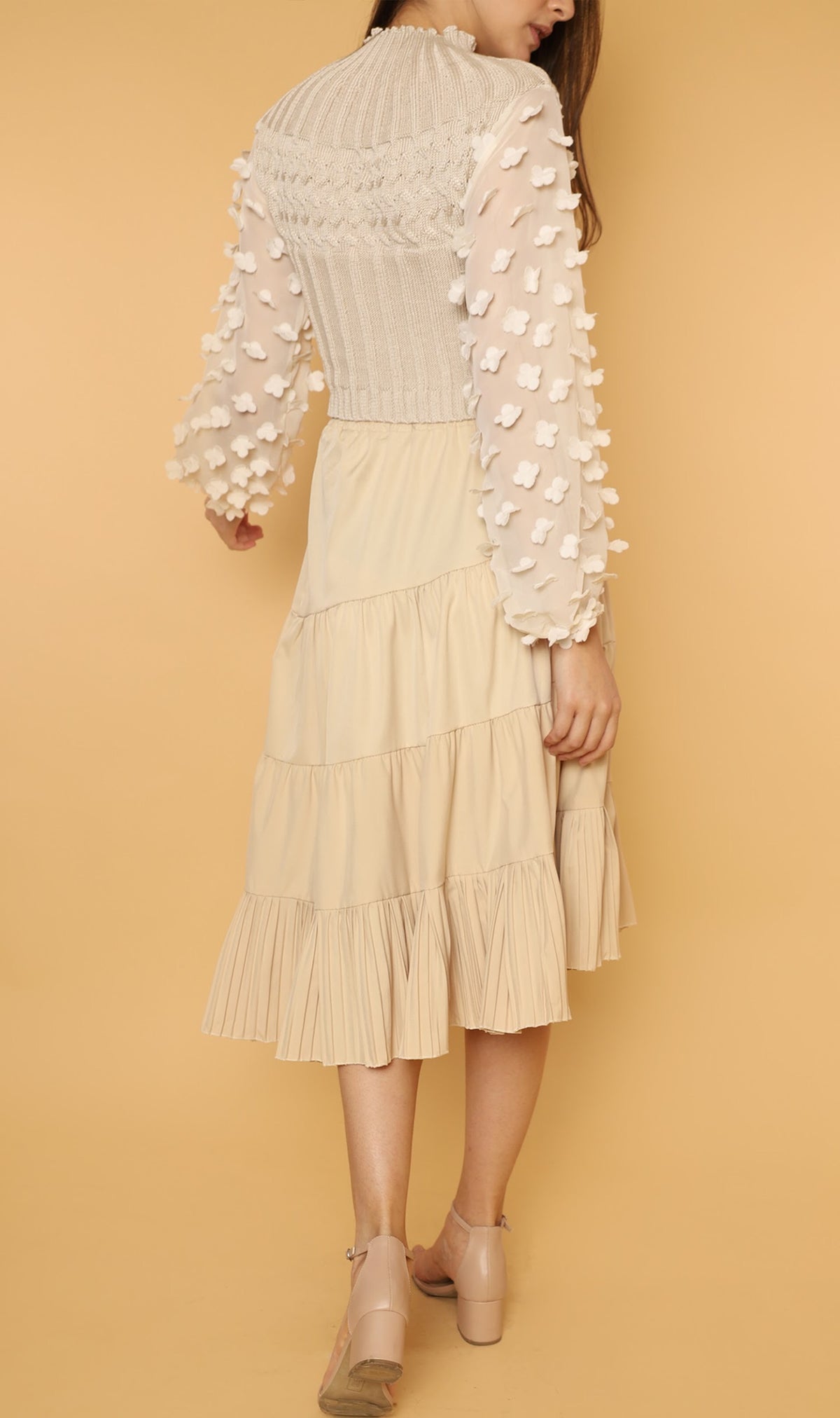 SUKI Tiered Midi Skirt (Light Beige)