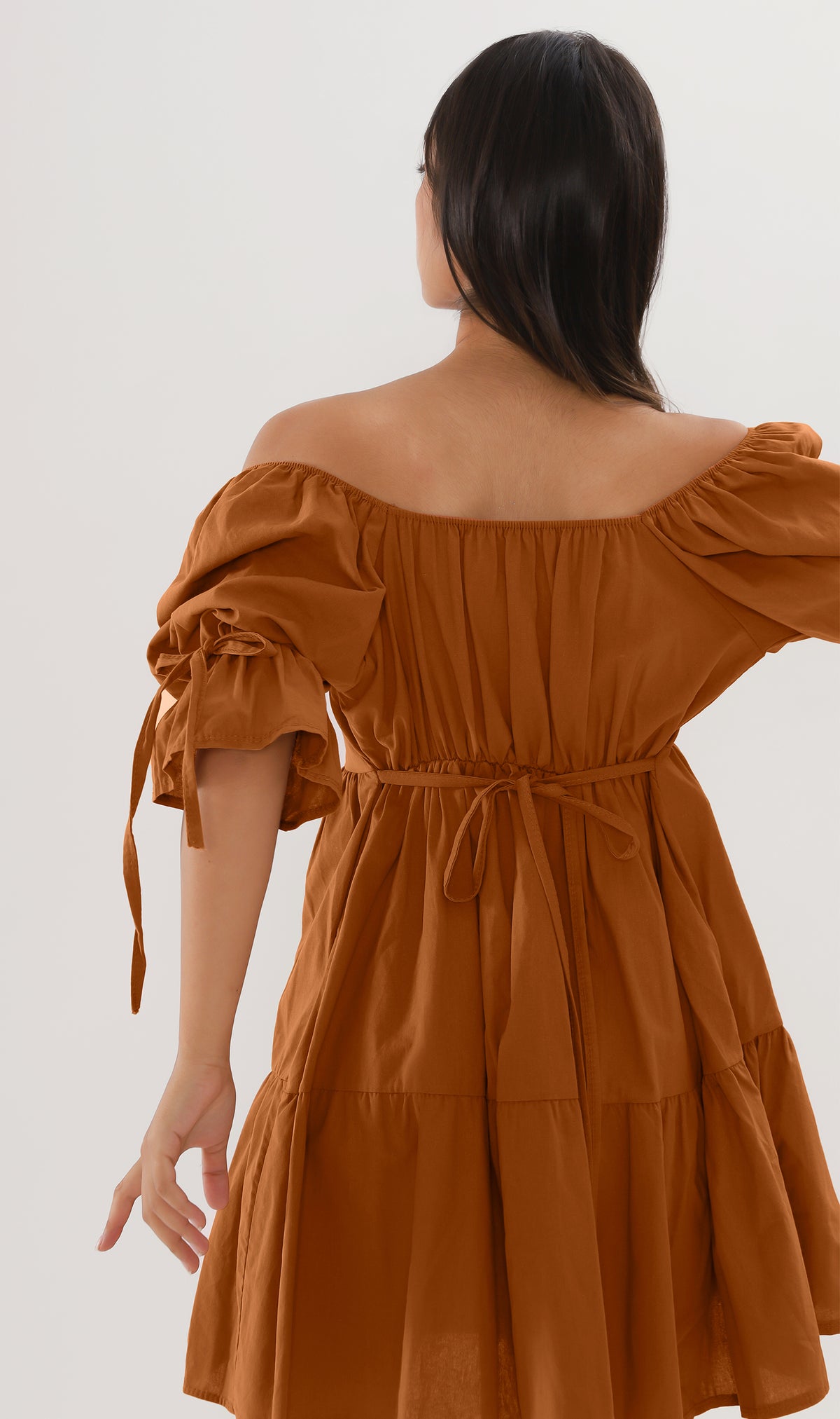MADILYN Tiered Tie Puff-Sleeve Dress (Cinnamon Brown)
