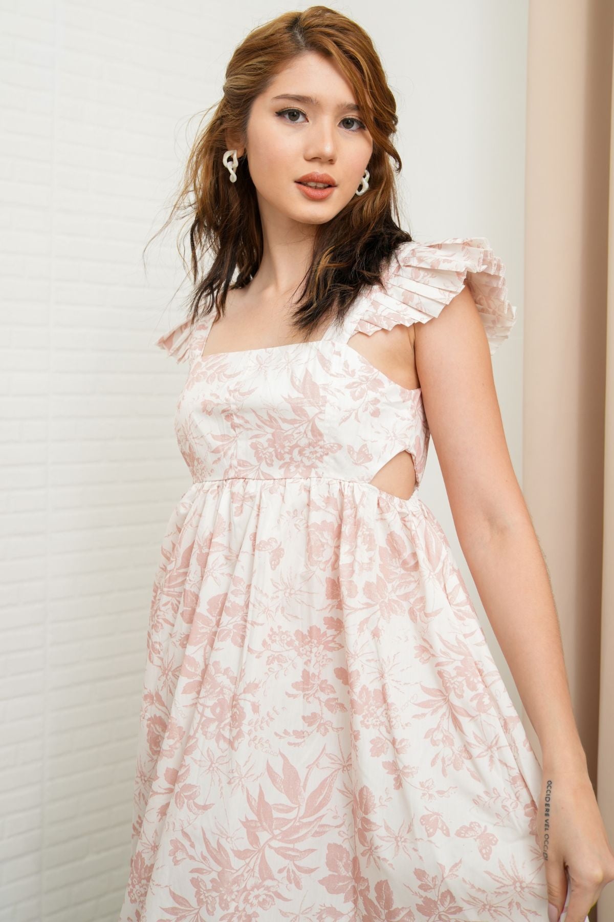 BEATRICE Flutter-Sleeve Midi Dress (Cream Floral)