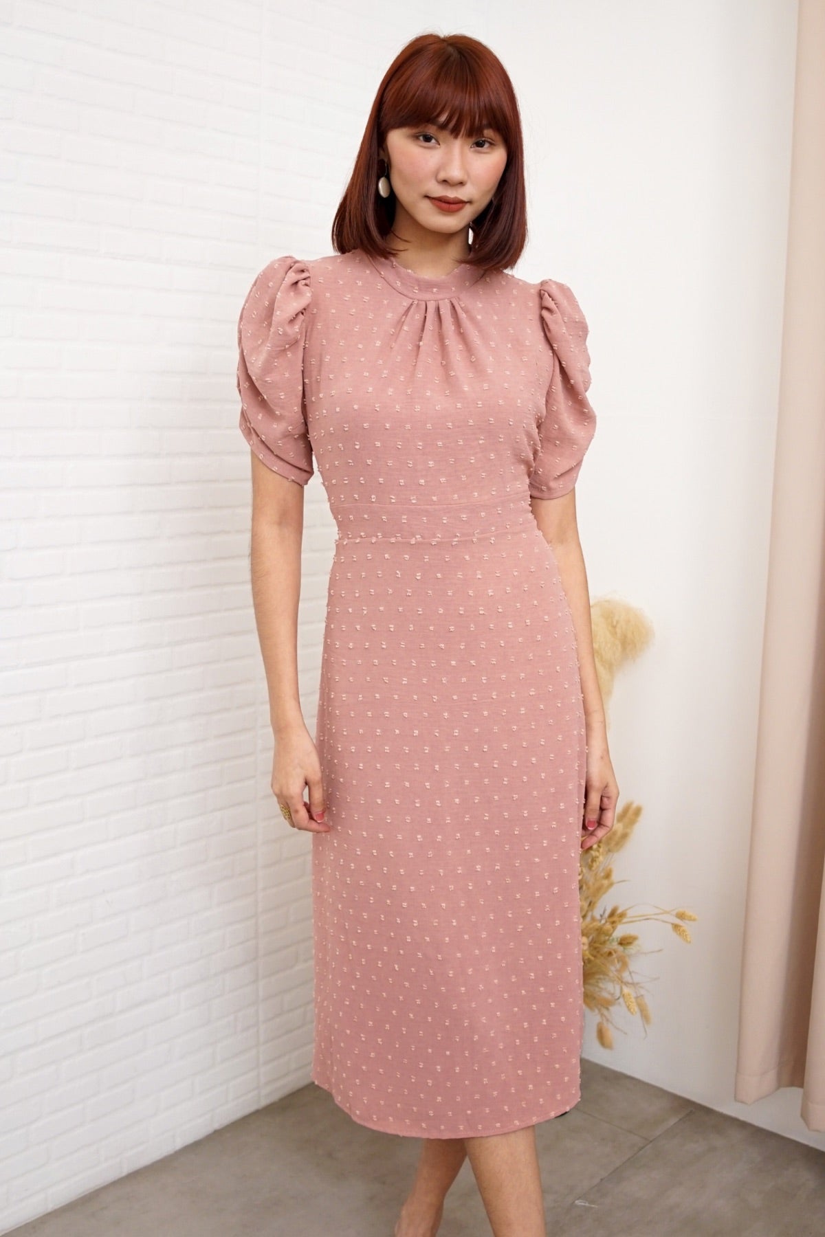 REIGN Puff-Sleeve Dobby Dot Midi Dress (Dusty Rose) – 1930 Clothing