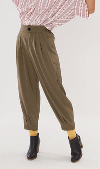 EZRA High-Waisted Pleated Tailored Trousers (Olive Brown)